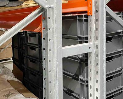 centre rail for pallet rack