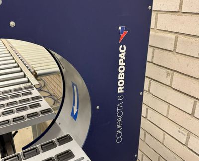 Robopac Compacta wrapping machine