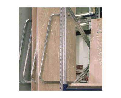 Tube divider for box pallet racks