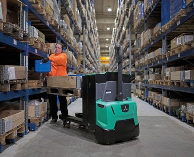 Mitsubishi PREMIA platform trucks Mitsubishi PREMIA platform trucks