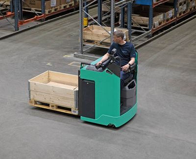 Mitsubishi PREMIA platform trucks Mitsubishi PREMIA platform trucks